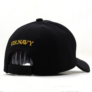 Cappellino tattico nero con ricamo giallo U.S. Navy e cinturino posteriore regolabile