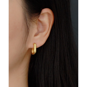 S925 sterling silver minimalist geometric square gold hoop earrings worn on model