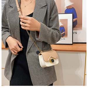 Mini borsa a tracolla in pelle bicolore rosa e bianca con elegante catena dorata