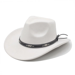 Detailansicht weißer Cowboyhut aus Wildleder mit schwarzem Zierband und weißen Nähten