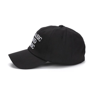Casquette de baseball en coton noir classique avec broderie Basic and Basic blanche sur blanc