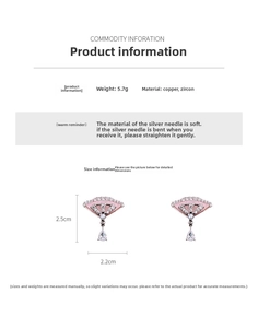 Detailed view of fan-shaped zircon earrings with size 2.5x2.2cm and 5.7g weight