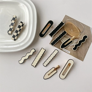 Minimalist Checkerboard Wavy Hair Clips PVC Resin No-Trace Duckbill Barrette Side Bangs Styling For Women Girls