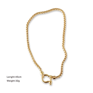 Detail of 45cm 18k gold plated box chain necklace with horseshoe shackle clasp
