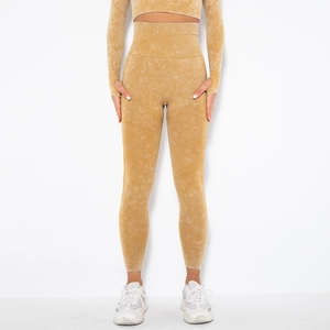 Detail of acid wash seamless yoga leggings with high waist and ribbed texture