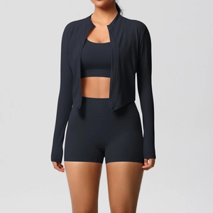 Détails de l'ensemble de sport 3 pièces femme avec veste zippée, brassière et short moulant