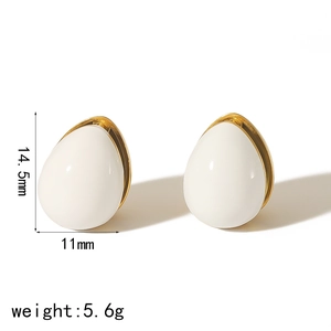 Detailed size specifications of white enamel drop earrings with gold trim and weight