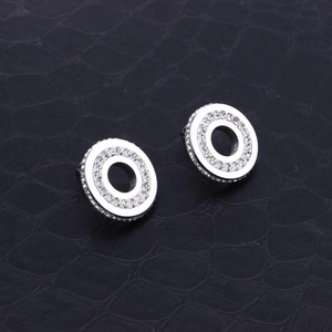 Boucles d'oreilles rondes évidées argentées minimalistes serties de zircons brillants