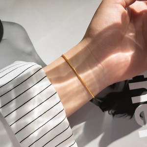 Elegant gold round snake bone bracelet for women with minimalist luxury metal finish