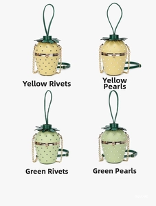 Détails des sacs seaux fraise avec rivets et perles en variantes jaune et vert clair