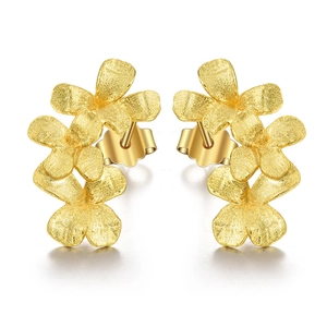 Elegant gold S925 sterling silver daisy flower stud earrings for women with matte texture