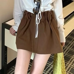 Mini-jupe marron en mélange de laine avec taille élastique et cordon blanc