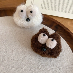 Plush cartoon animal brooches in white and brown lamb wool for autumn clothing