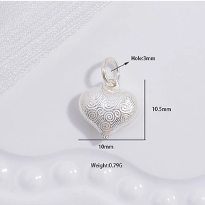 Macro shot of silver heart pendant with dimensions 10.5mm height and 0.79g weight