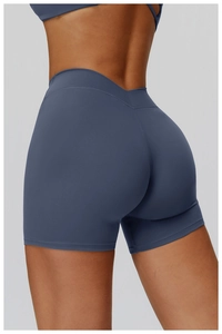 Makroansicht der High-Waist Yoga-Shorts mit V-Naht am Rücken und Push-up-Effekt