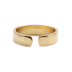 Anello aperto dorato regolabile dal design minimalista malocchio su sfondo bianco
