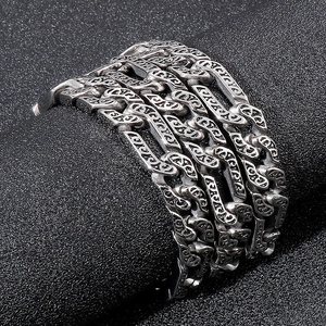 Hip hop style stainless steel chain necklace with vintage embossed patterns on links