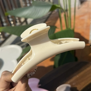 Creamy white 15cm French shark hair claw clip with glossy finish and gold metal spring
