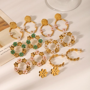 Détails des boucles d'oreilles vintage en acier inoxydable doré 18K avec fleurs et perles