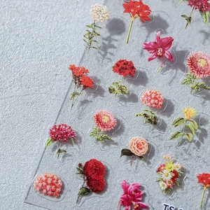 Florale nail art stickers met realistische droogbloem ontwerpen op transparante lijm