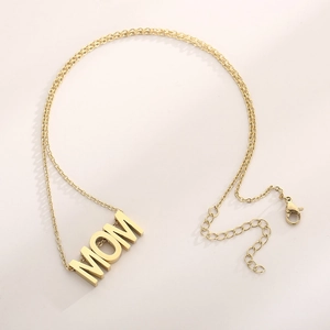 Collier en acier inoxydable doré avec pendentif lettres MOM et chaîne délicate