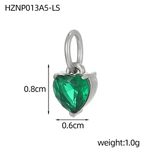 Macro shot of 0.8cm green heart gemstone pendant with silver stainless steel setting