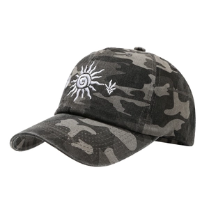 Casquette camouflage en coton avec broderie soleil et visière incurvée classique