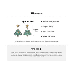 Détail des boucles d'oreilles sapin de Noël avec strass colorés et dimensions précises