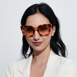 Classic tortoise shell square sunglasses with orange gradient lenses on fashion model