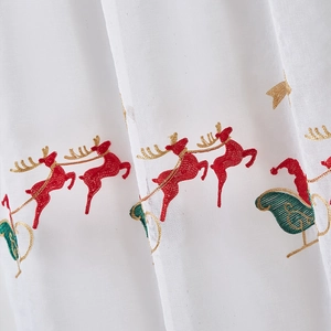 Rideau de Noël blanc avec broderie de renne et décorations de traîneau doré