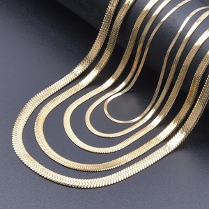 Detailed comparison of 18k gold herringbone chains in five different widths from 2mm to 6mm