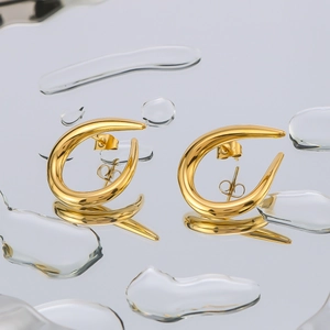 Minimalist C-shaped hollow hoop earrings in 18k gold plated steel with water reflection