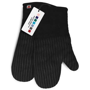 Detail of heat-resistant oven mitt with non-slip silicone stripes and cotton cuff