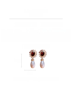 Détails des boucles d'oreilles perles et strass rouges avec mesures de dimensions