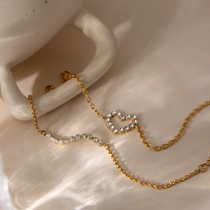 Bracelet minimaliste en acier inoxydable doré 18K avec breloque cœur en zircon blanc