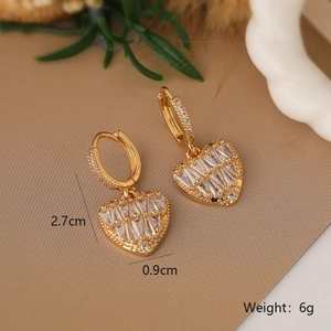 Detailed size chart showing 18K gold plated heart earrings with 2.7cm height and 6g weight