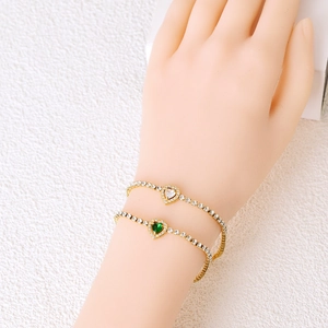 Luxurious titanium steel heart bracelet set with zircon stones in gold plating