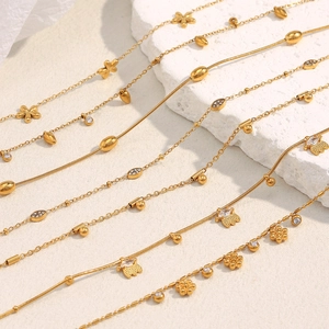 Colliers en acier plaqué or 18K avec pendentifs fleurs et feuilles sur pierre
