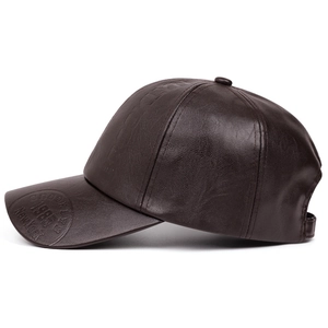 Casquette d'hiver en cuir PU marron foncé rétro avec logo Brooklyn 1985 embossé