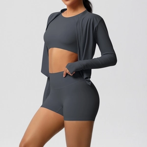 Ensemble de yoga 3 pièces gris anthracite avec short taille haute et veste à manches