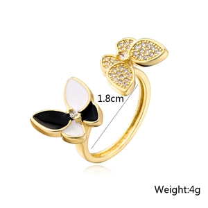 Detail shot showing butterfly ring dimensions of 1.8cm inner diameter and 4g weight