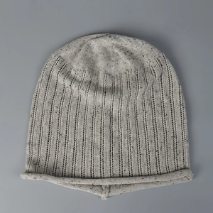 Breathable light gray speckled slouchy beanie with vertical ribbed knit and rolled hem design