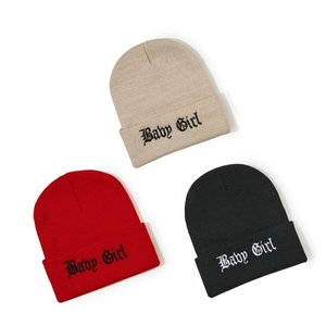 Lot de 3 bonnets en tricot brodés Baby Girl en beige, rouge et noir pour l'hiver