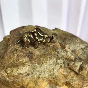 Antique brass triceratops figurine model for creative home desk and tea pet decoration