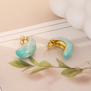 Elegant gold-plated C-shaped stud earrings featuring mint green marbled enamel detail