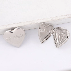 Pendentif médaillon cœur en acier 316L avec gravure Te Amo en vues ouverte et fermée