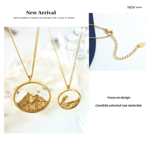 Macro detail of 18K gold mountain relief pendant with lobster clasp and K18 hallmark