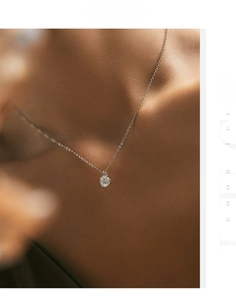 Dettaglio della collana con moissanite da 1 carato e montatura a 4 griffe in argento s925