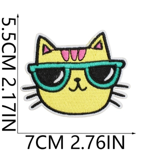 Close-up of cat patch embroidery with size dimensions 5.5x7cm on white background
