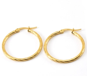 Detail of gold-plated 18K stainless steel hoop earrings with twisted spiral pattern